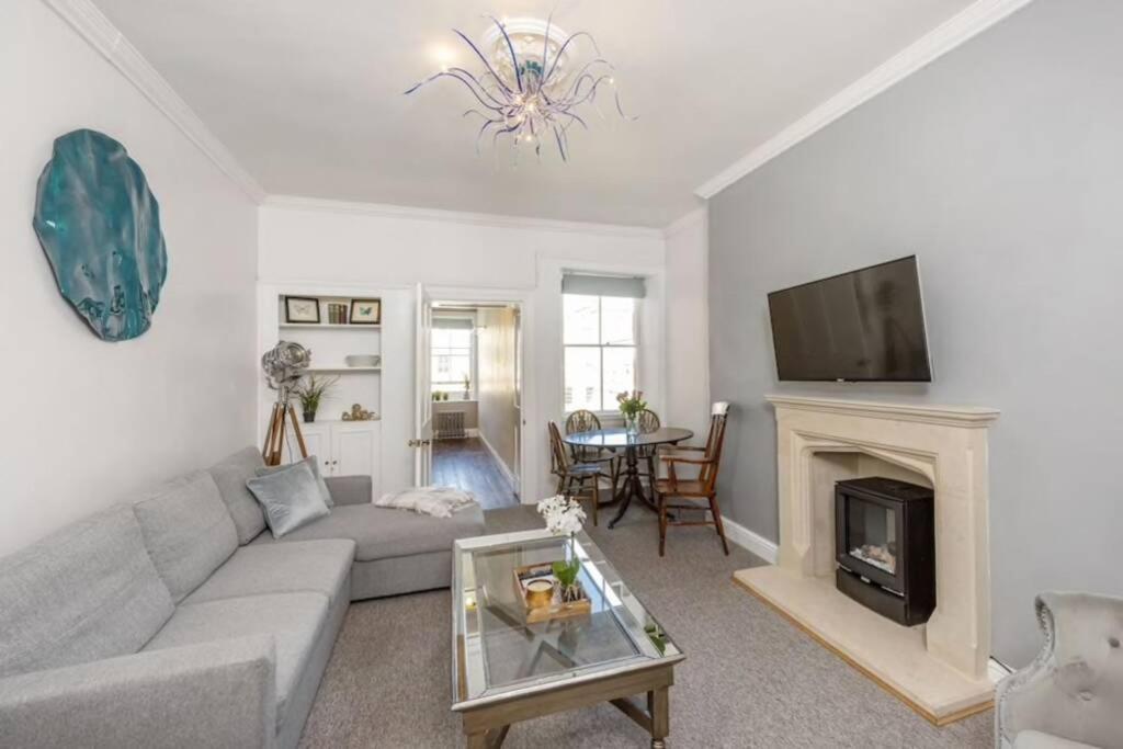 Georgian Apartment Located In The Center Of Bath. Esterno foto